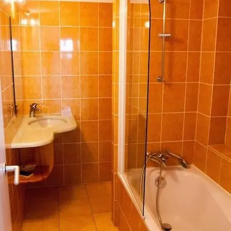 D'exception Sur Porquerolles Nyaraló *